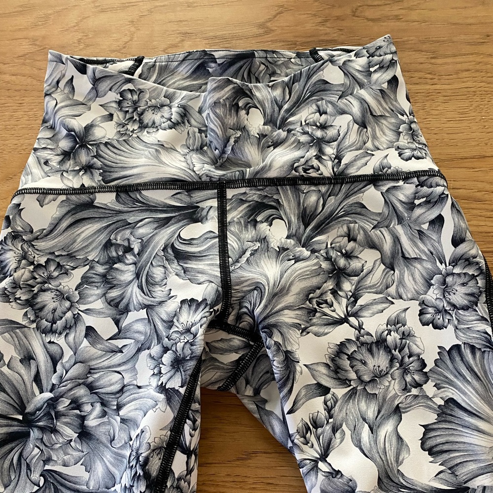 Lululemon leggings size 4